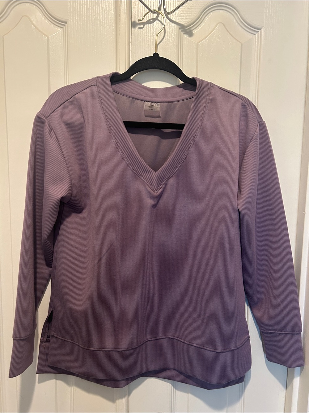 Danskin Lavender V-Neck Pullover Sweatshirt